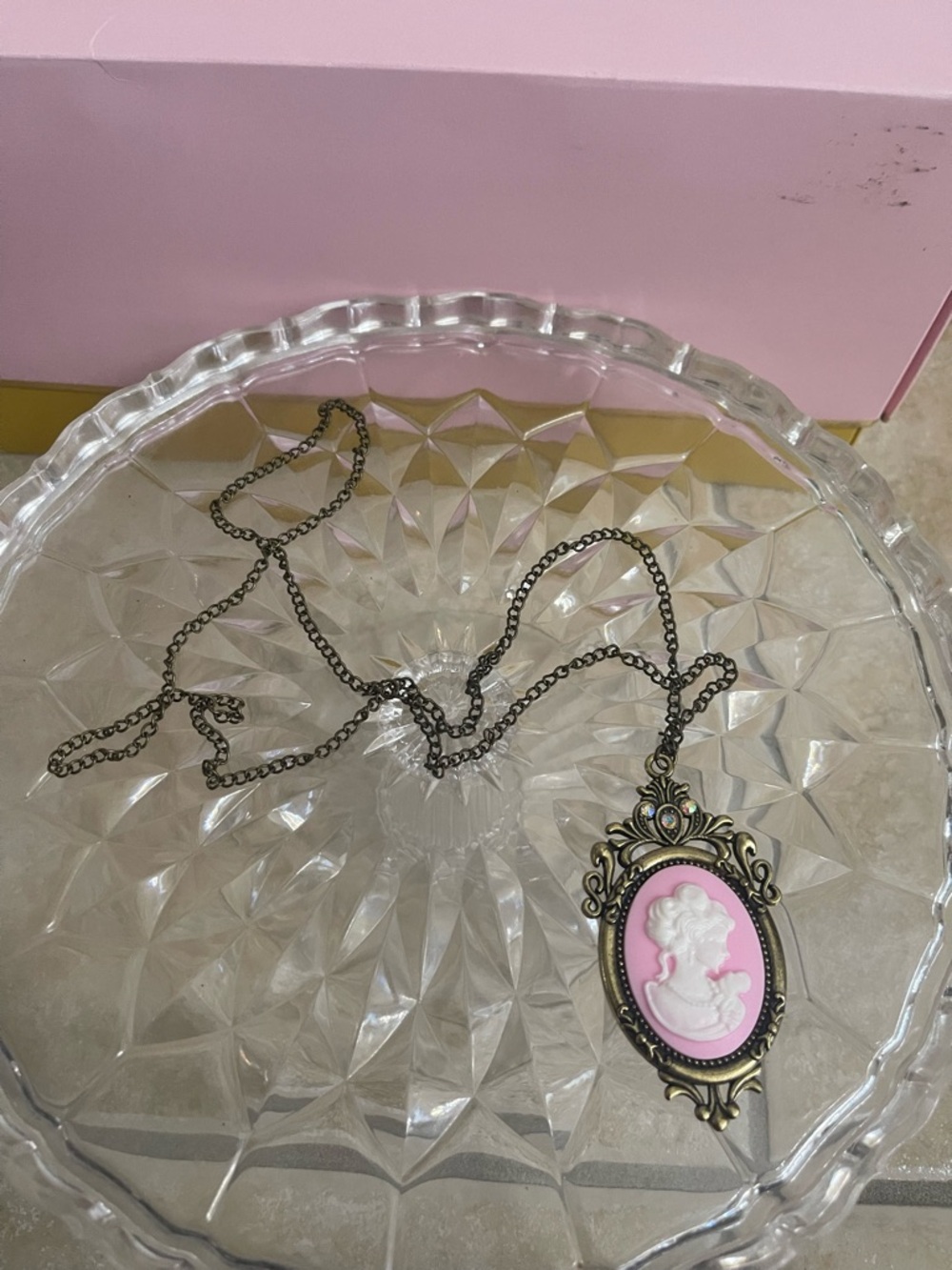 🛍️3/$25 Ornate Pink Cameo Pendant Necklace for Women
